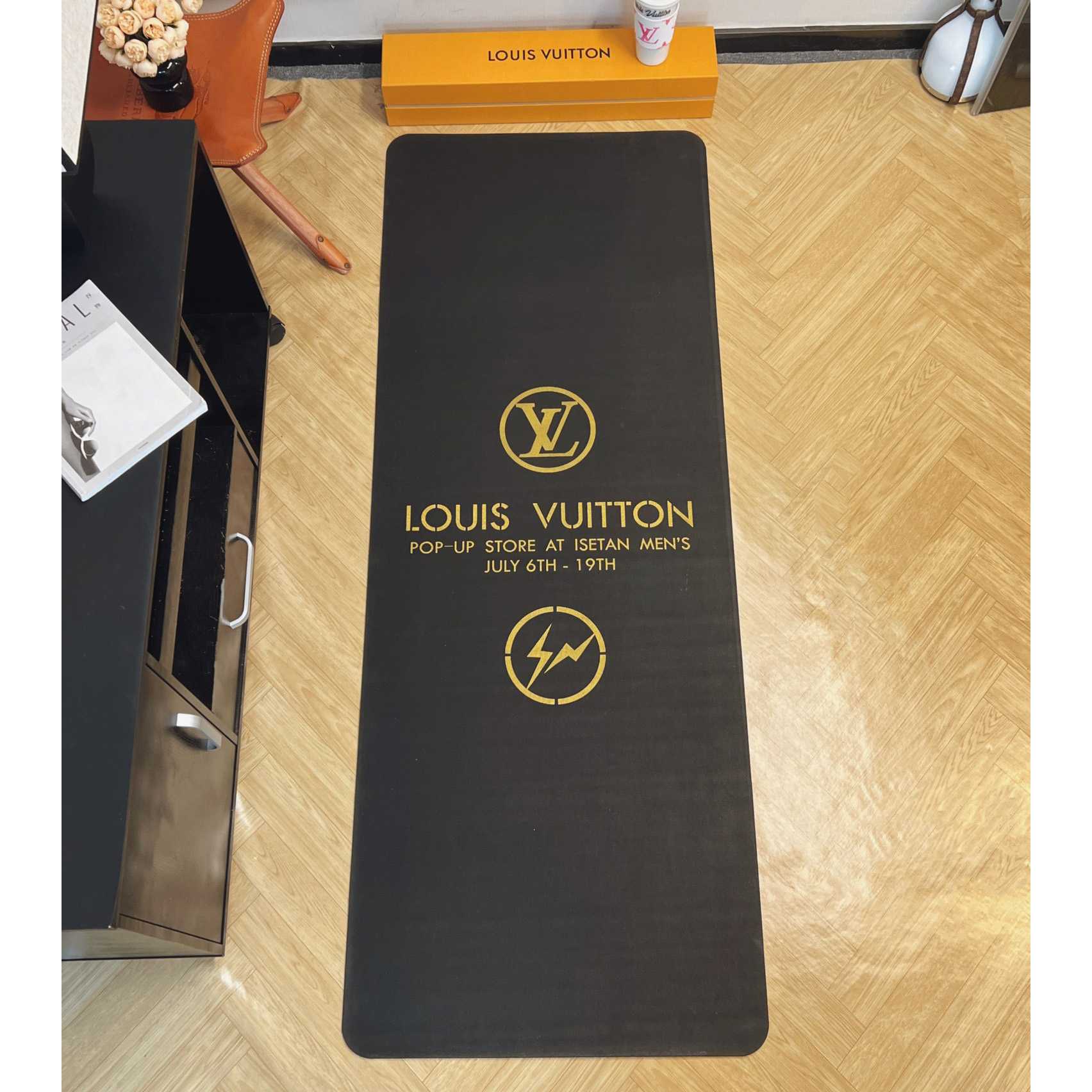 Louis Vuitton Exercise Mat  GI0920 - everydesigner