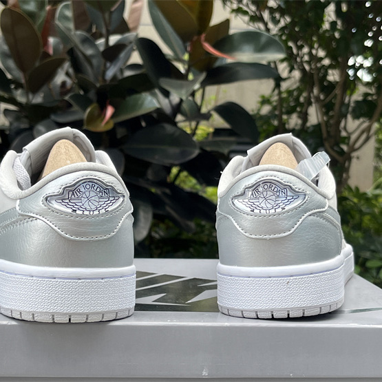 Air Jordan 1 Low OG “Metallic Silver Sneaker      CZ0790-002 - everydesigner