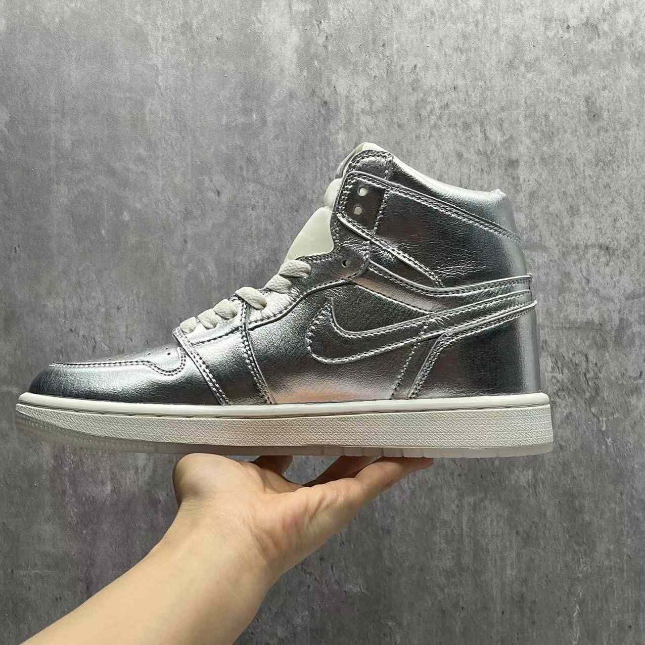 Jordan1 High OG“Chrome” Sneaker    FN7249-001 - everydesigner