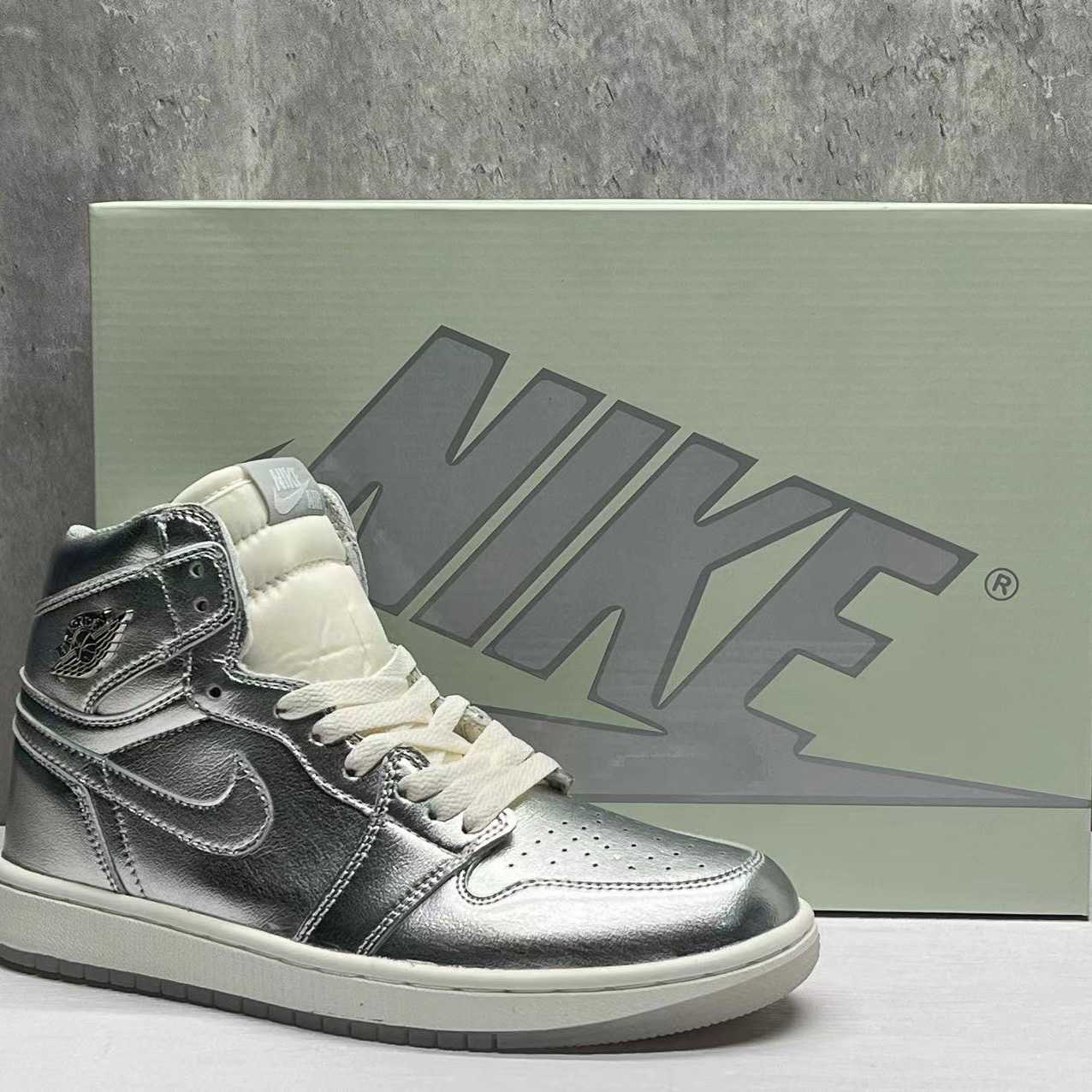 Jordan1 High OG“Chrome” Sneaker    FN7249-001 - everydesigner