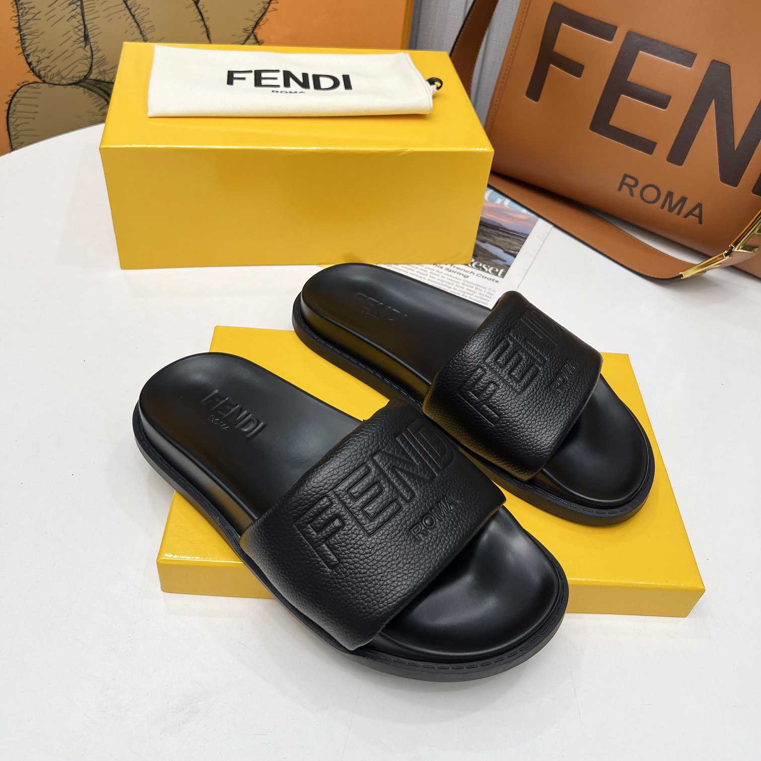 Fendi Roma Slides Black Leather Fussbett - everydesigner