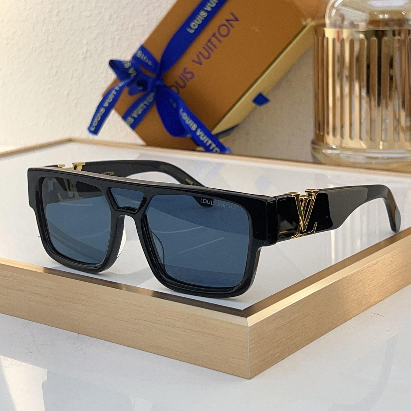 Louis Vuitton LV Sleek Square Sunglasses   Z2062W   - everydesigner