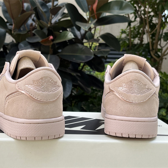 Air Jordan1Low Sneaker      AO1935-204  - everydesigner