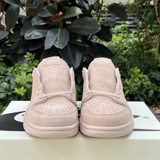 Air Jordan1Low Sneaker      AO1935-204  - everydesigner