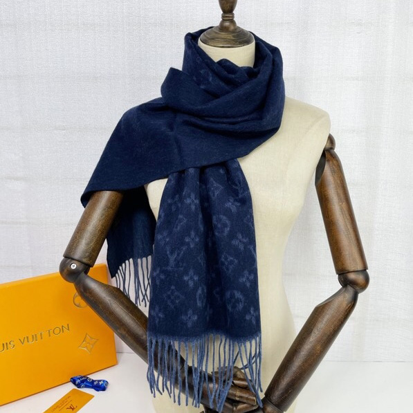 Louis Vuitton LV Essential Scarf - everydesigner