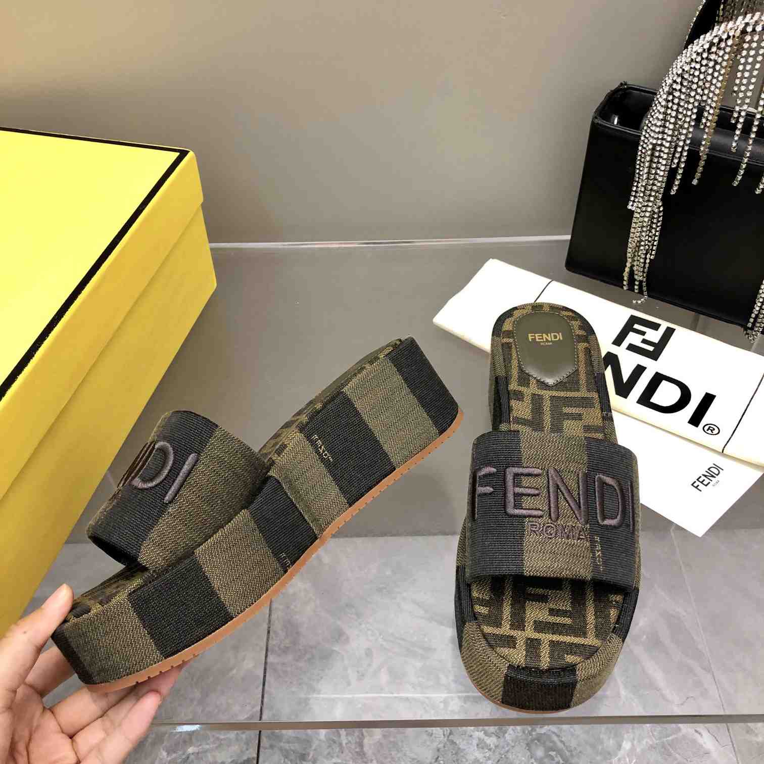 Fendi Sunshine Brown Fabric Flatform Slides - everydesigner