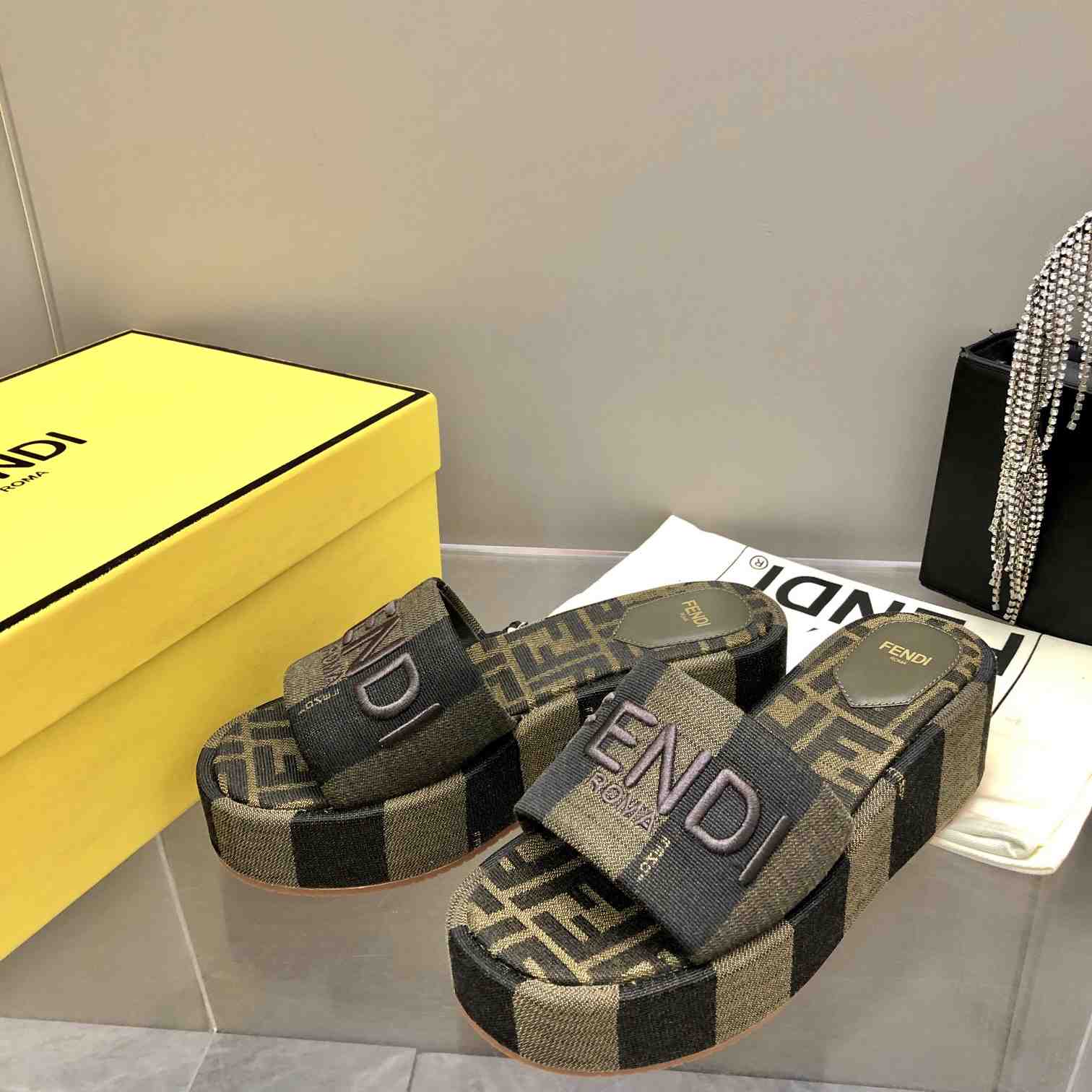 Fendi Sunshine Brown Fabric Flatform Slides - everydesigner