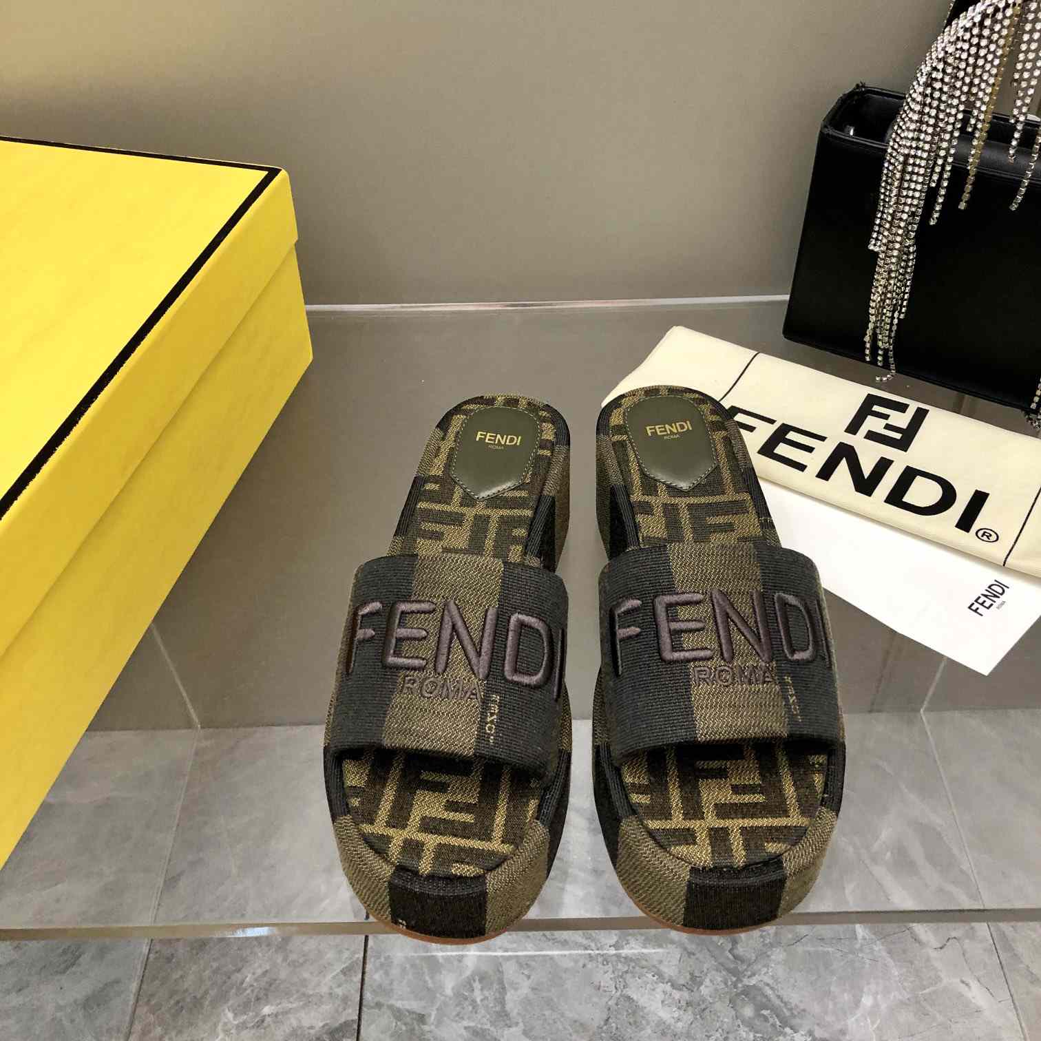 Fendi Sunshine Brown Fabric Flatform Slides - everydesigner