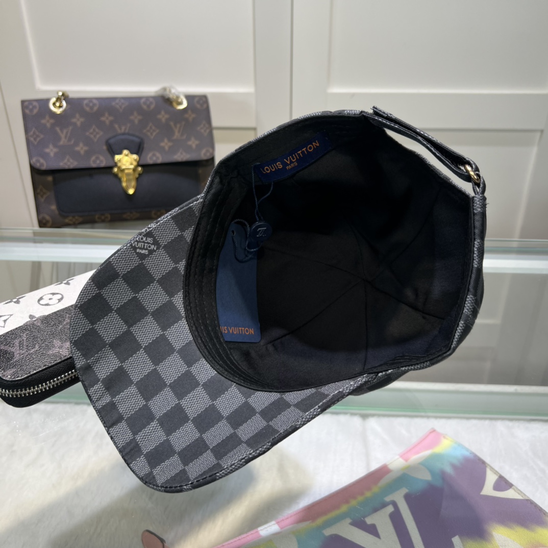 Louis Vuitton Cap - everydesigner