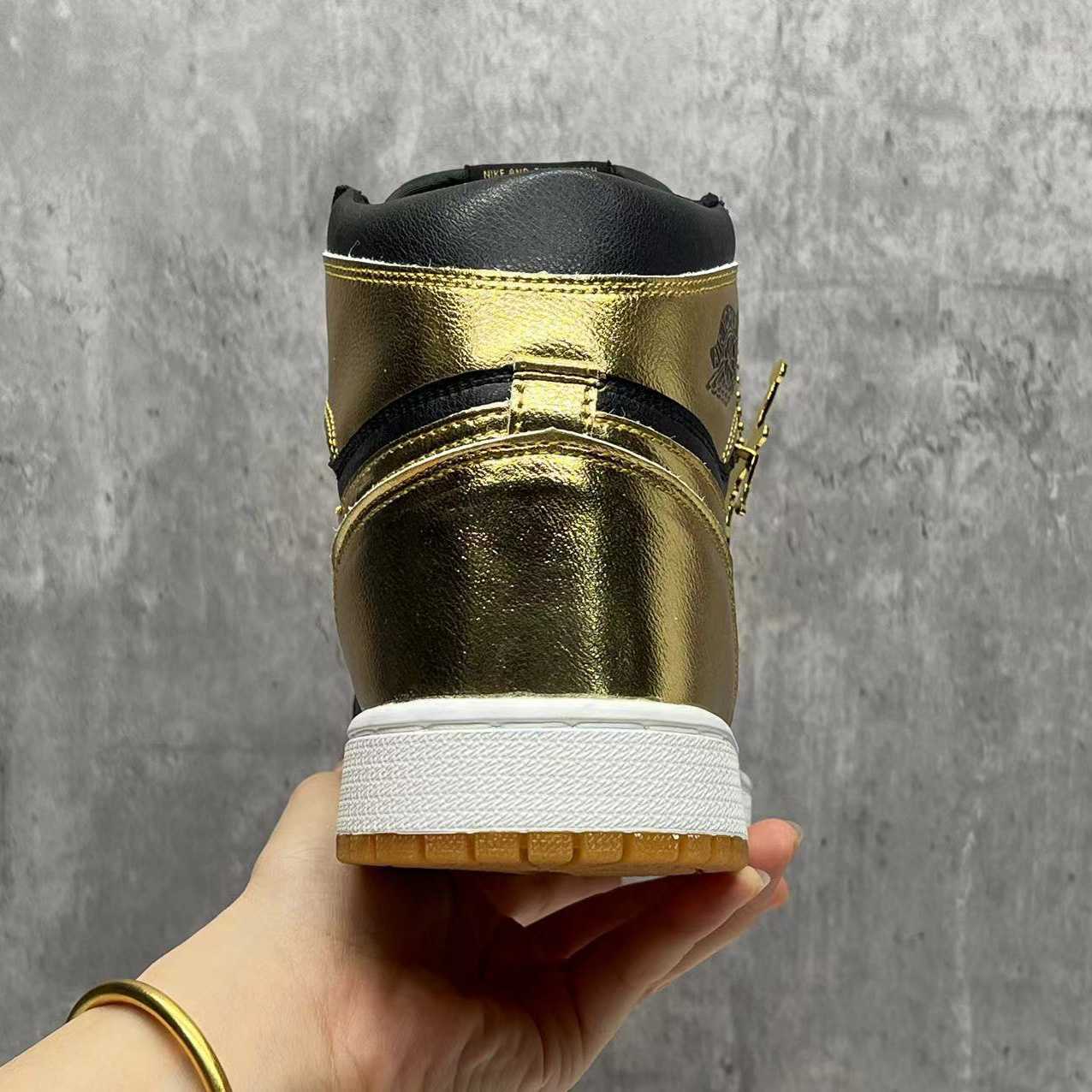 Jordan 1 High OG “Metallic Gold” Sneaker   DZ5485-071 - everydesigner