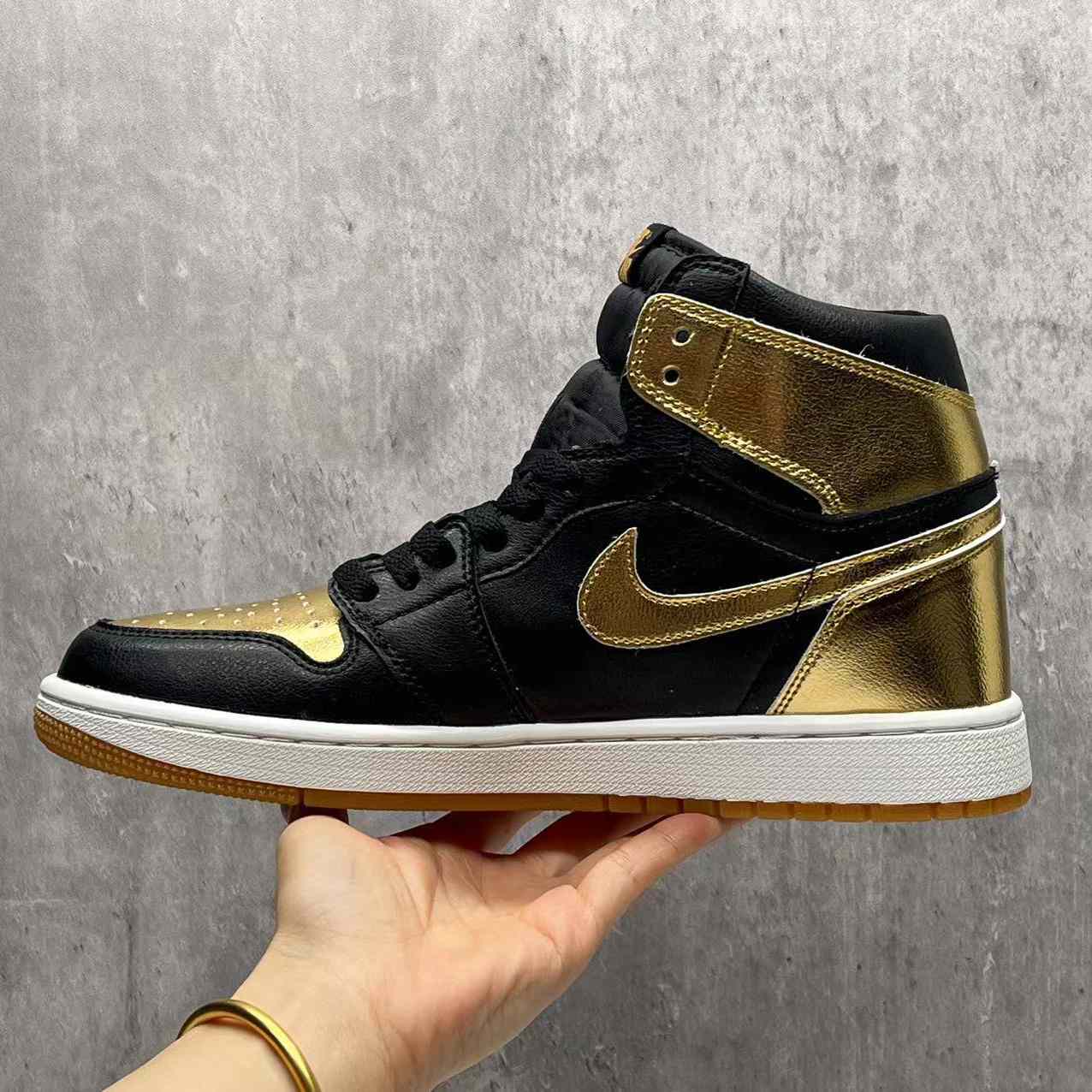 Jordan 1 High OG “Metallic Gold” Sneaker   DZ5485-071 - everydesigner