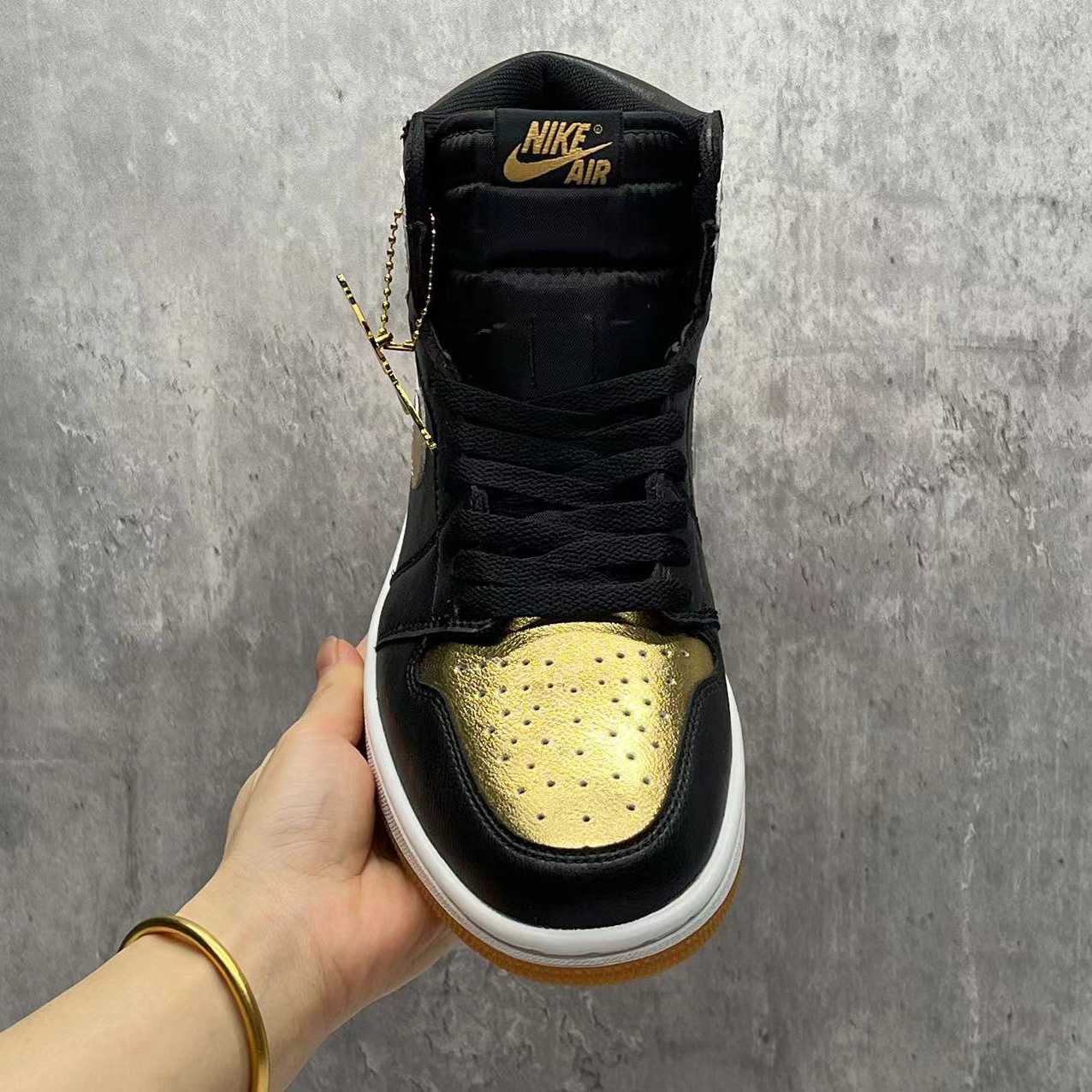 Jordan 1 High OG “Metallic Gold” Sneaker   DZ5485-071 - everydesigner