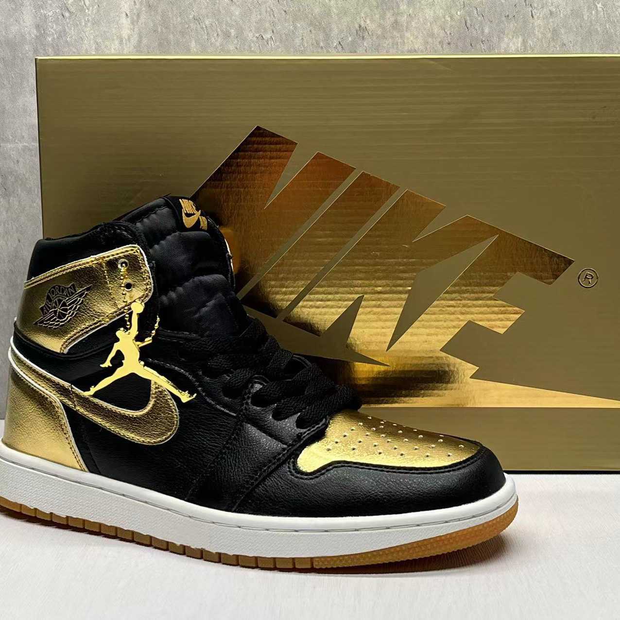 Jordan 1 High OG “Metallic Gold” Sneaker   DZ5485-071 - everydesigner