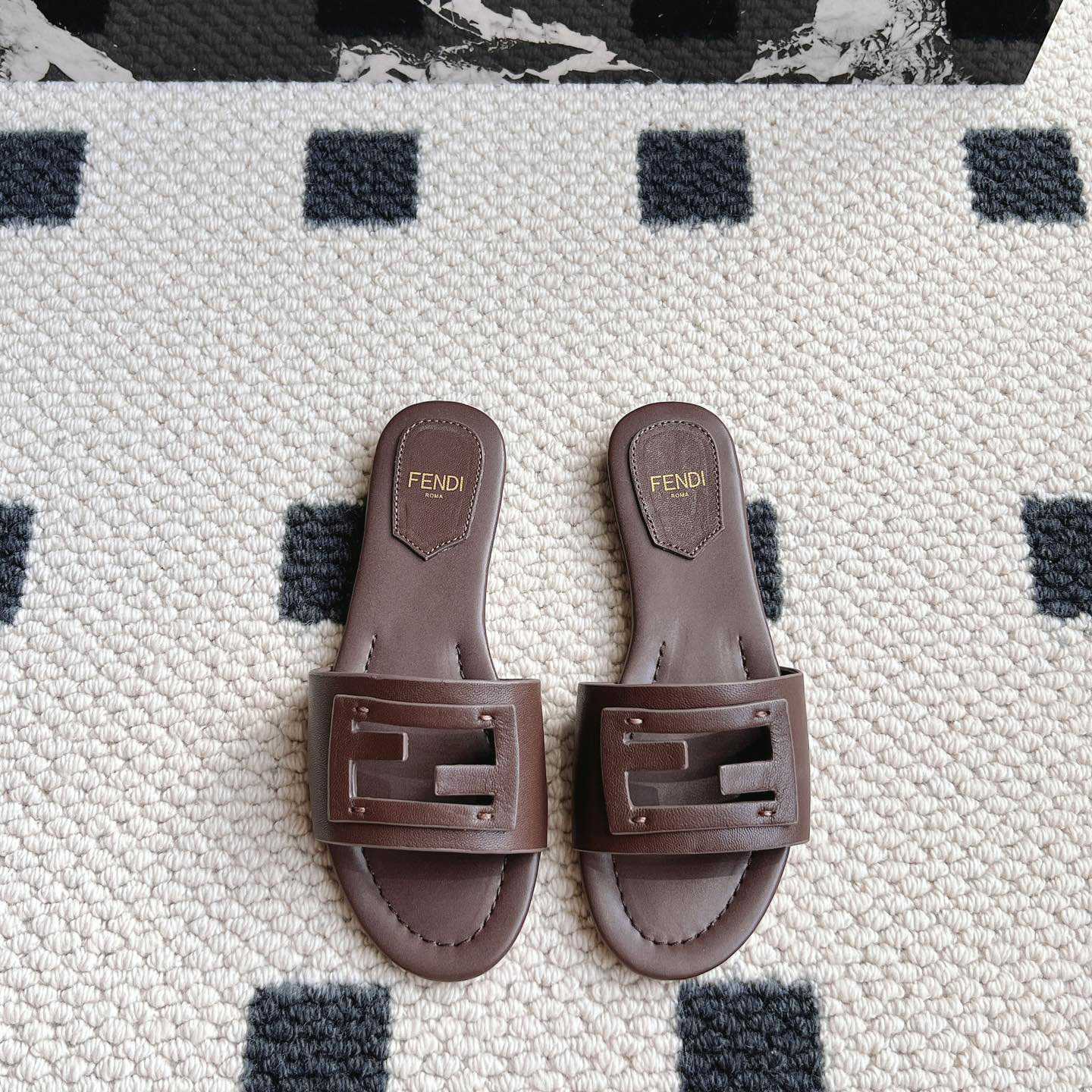 Fendi Baguette Brown Leather Slides - everydesigner