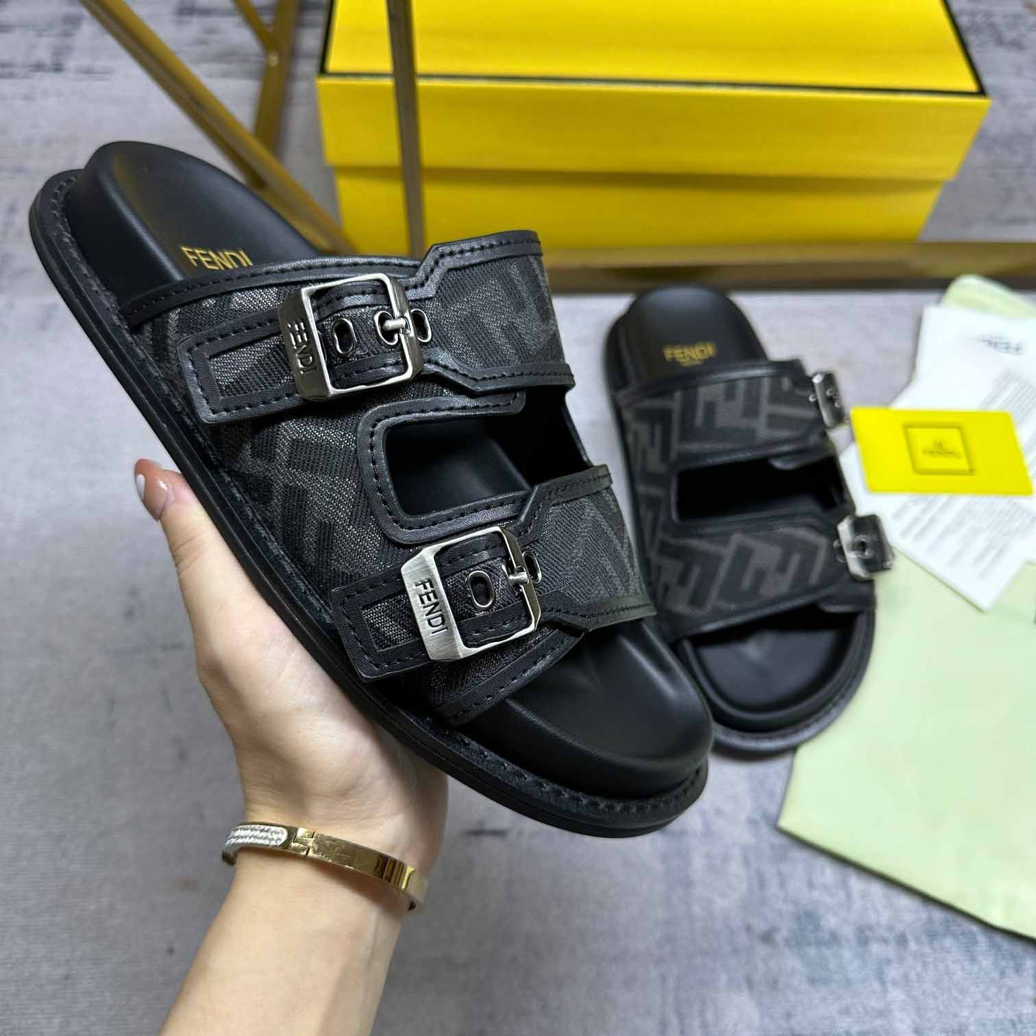 Fendi Feel Slides - everydesigner