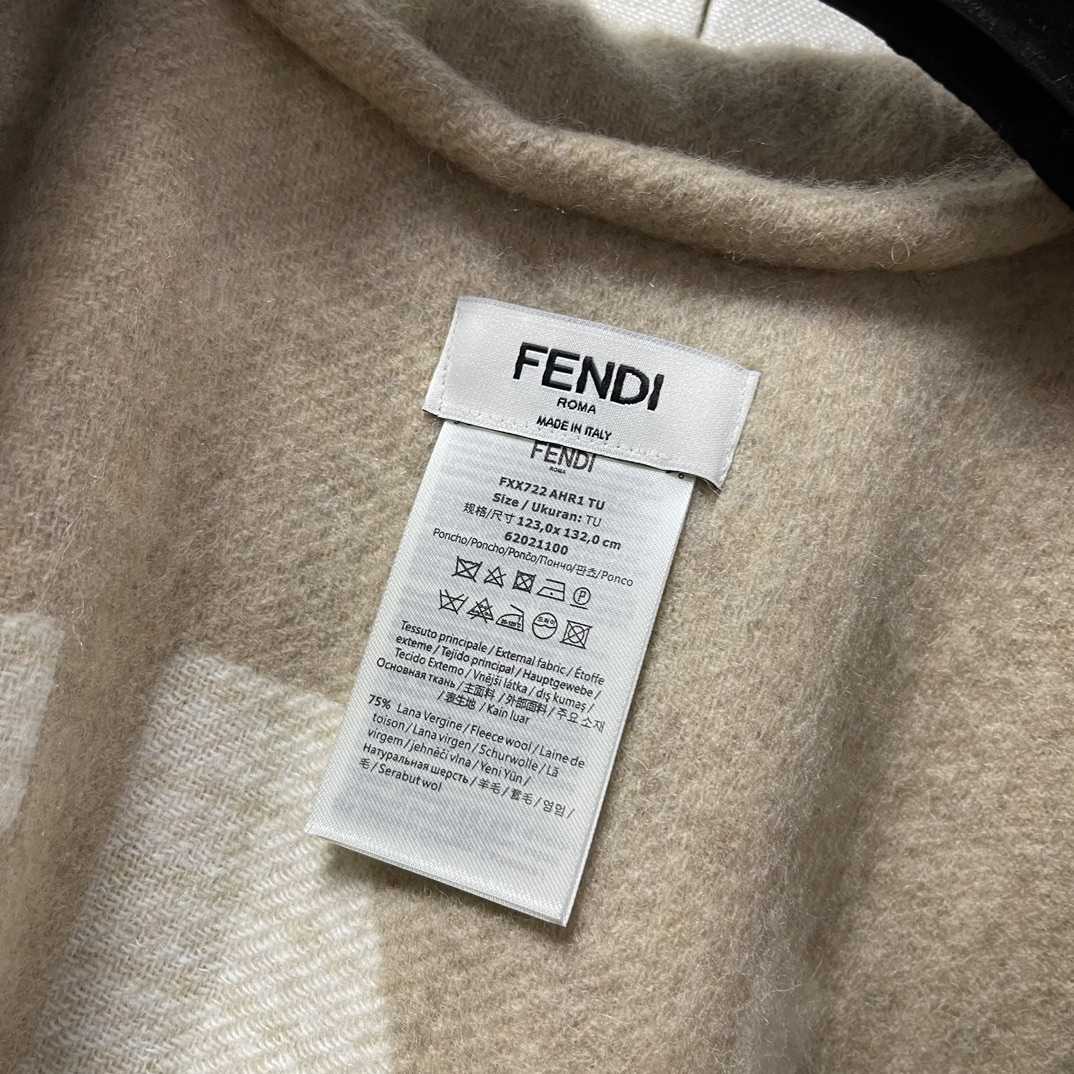 Fendi Poncho  140*160cm - everydesigner