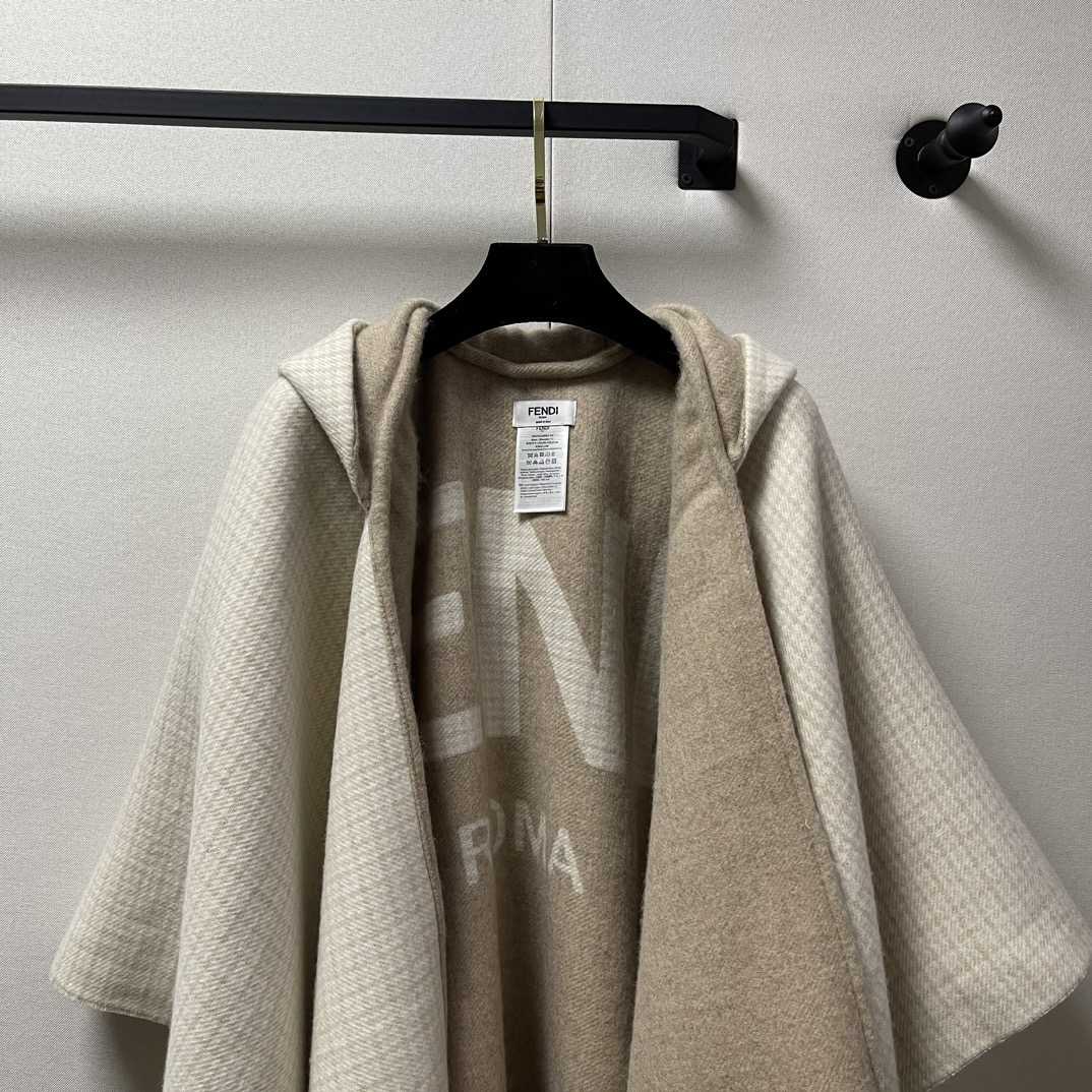 Fendi Poncho  140*160cm - everydesigner