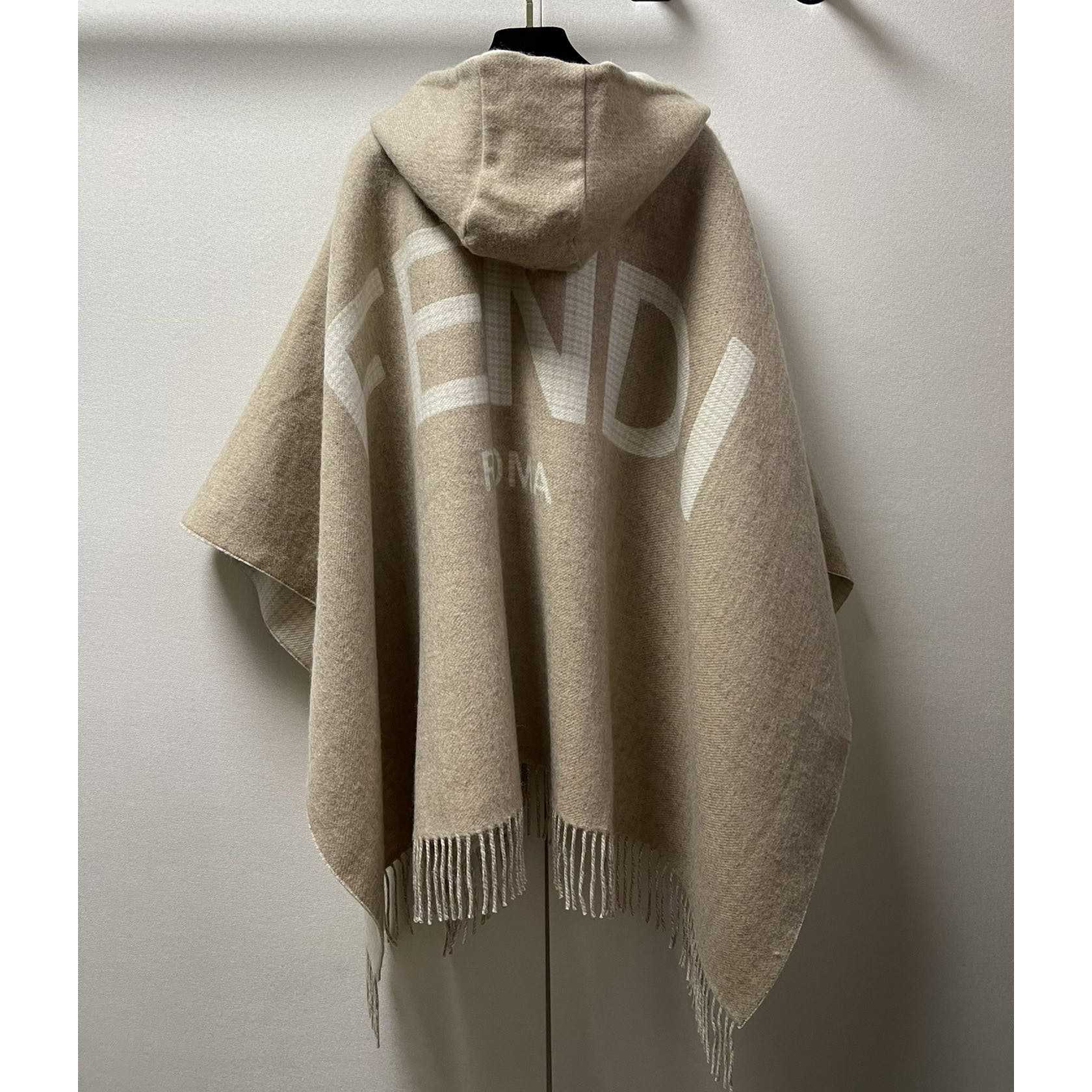 Fendi Poncho  140*160cm - everydesigner