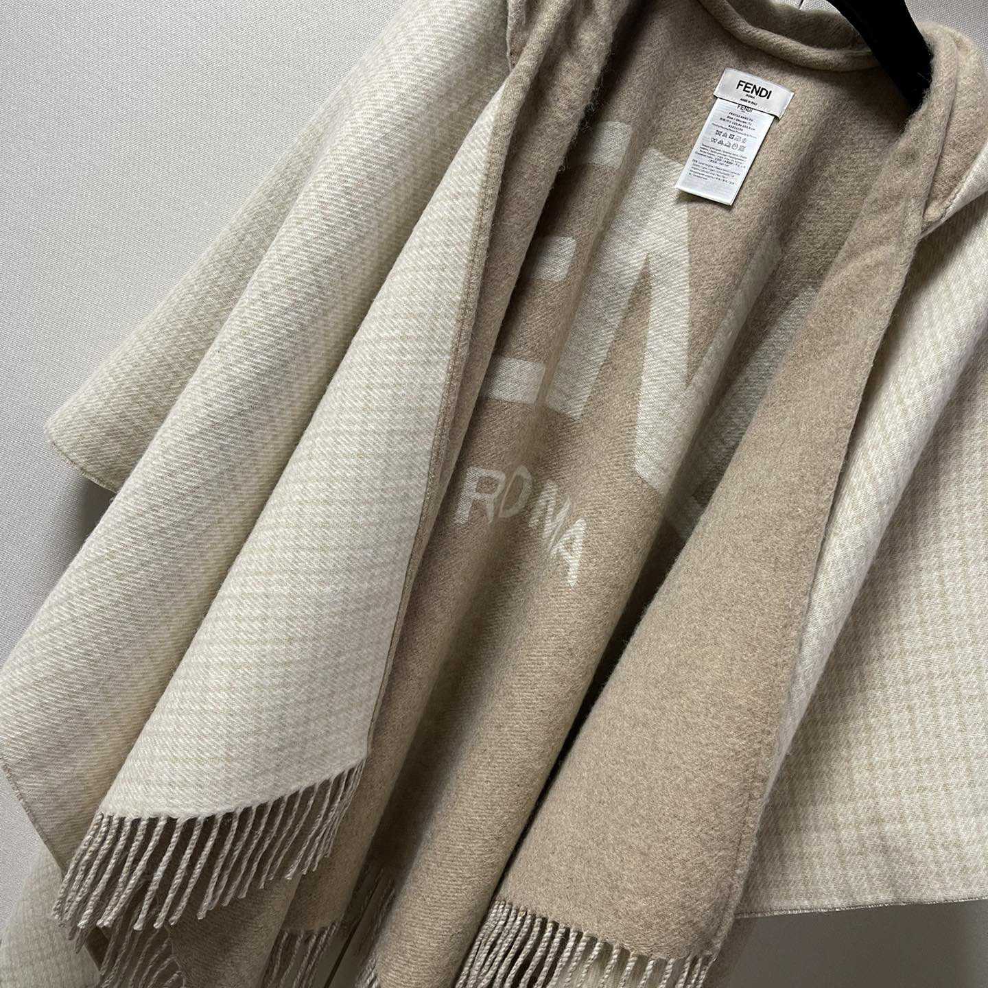 Fendi Poncho  140*160cm - everydesigner