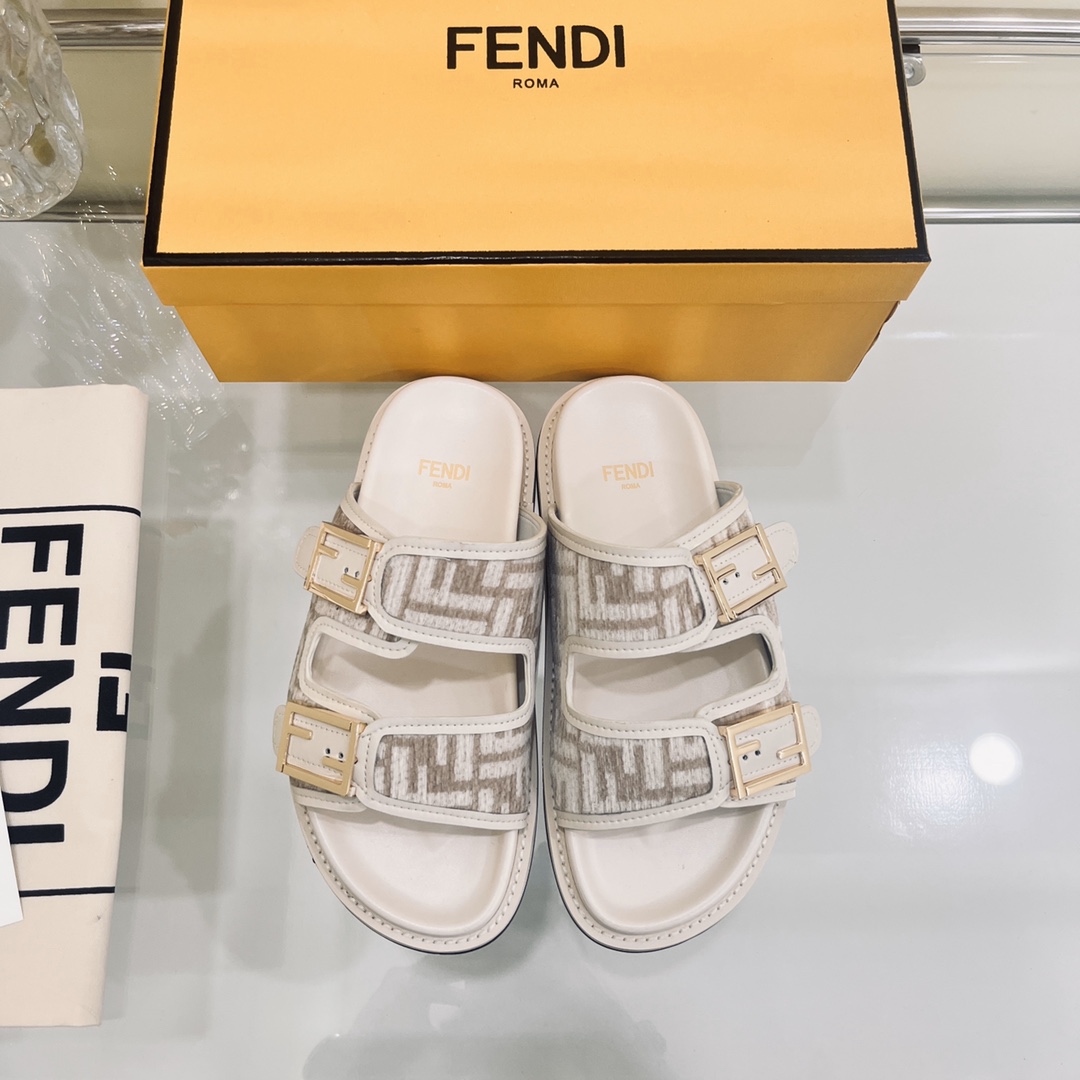 Fendi Feel Slides - everydesigner