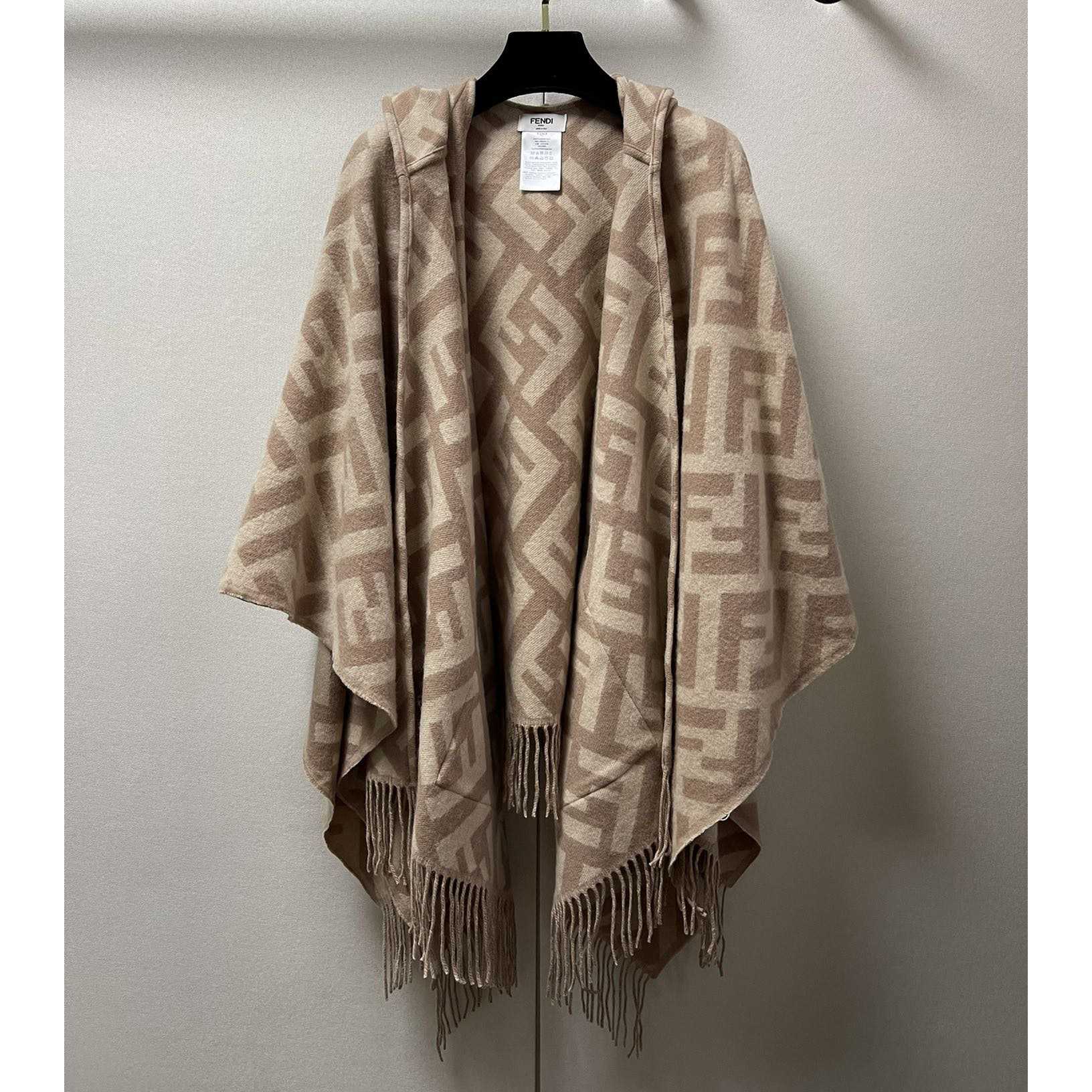 Fendi Poncho - everydesigner