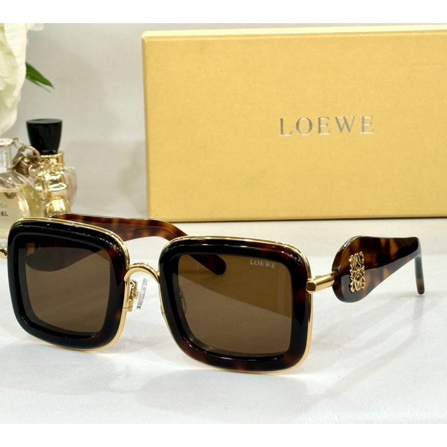 Loewe LW40150U Sunglasses - everydesigner