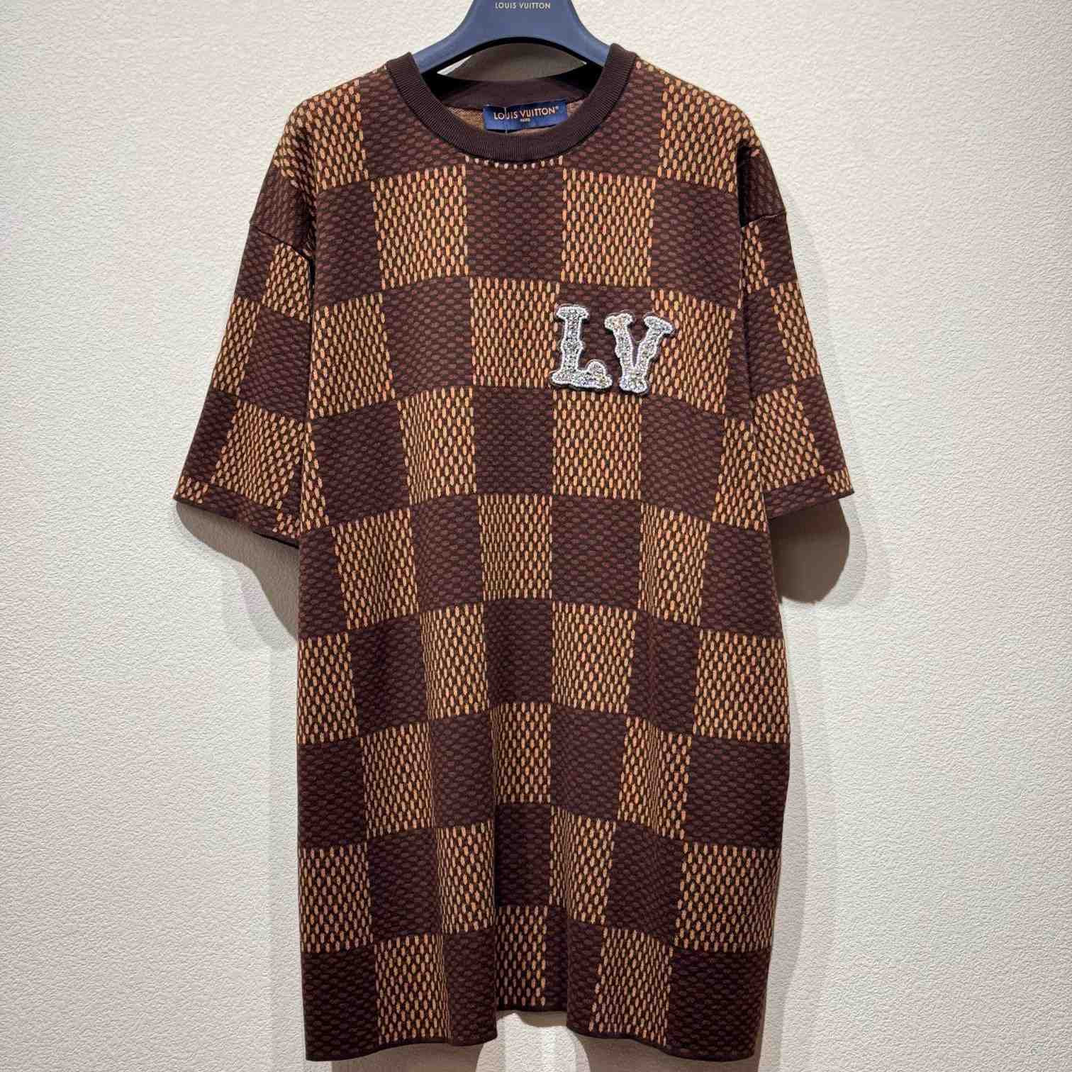 Louis Vuitton Short-Sleeved Cotton Damier Crewneck With Crystal LV Patch     1AFIUP - everydesigner