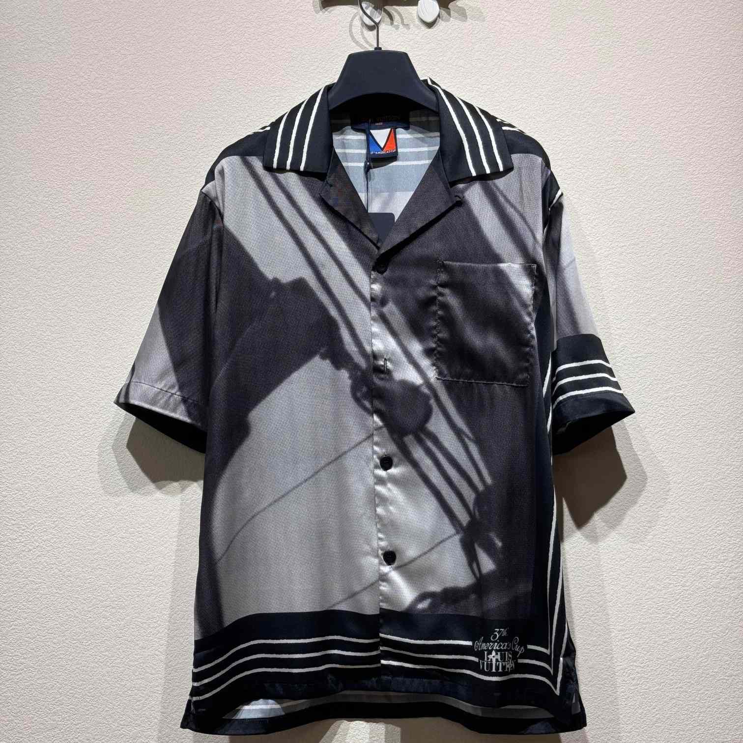 Louis Vuitton Printed Short-Sleeved Silk Shirt  1AFVTQ - everydesigner