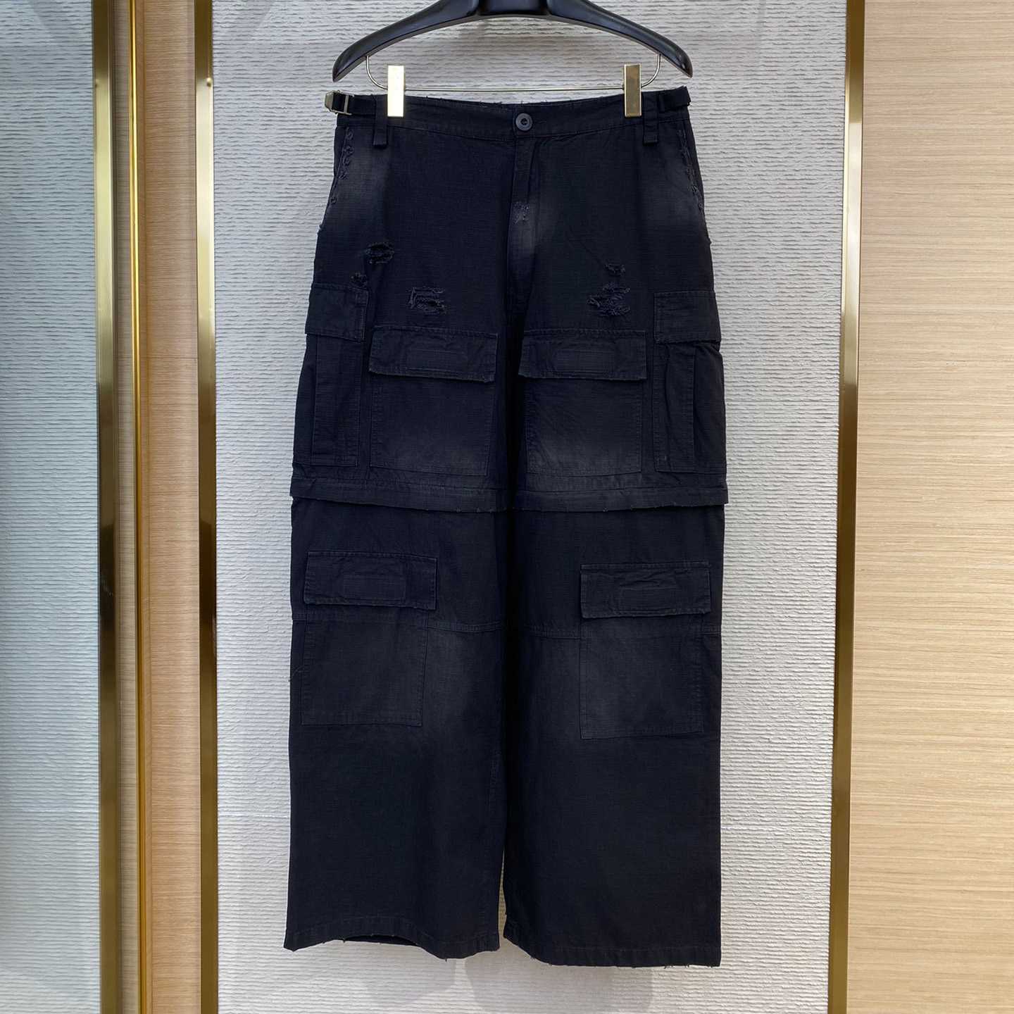 Balenciaga Large Cargo Pants In Black - everydesigner