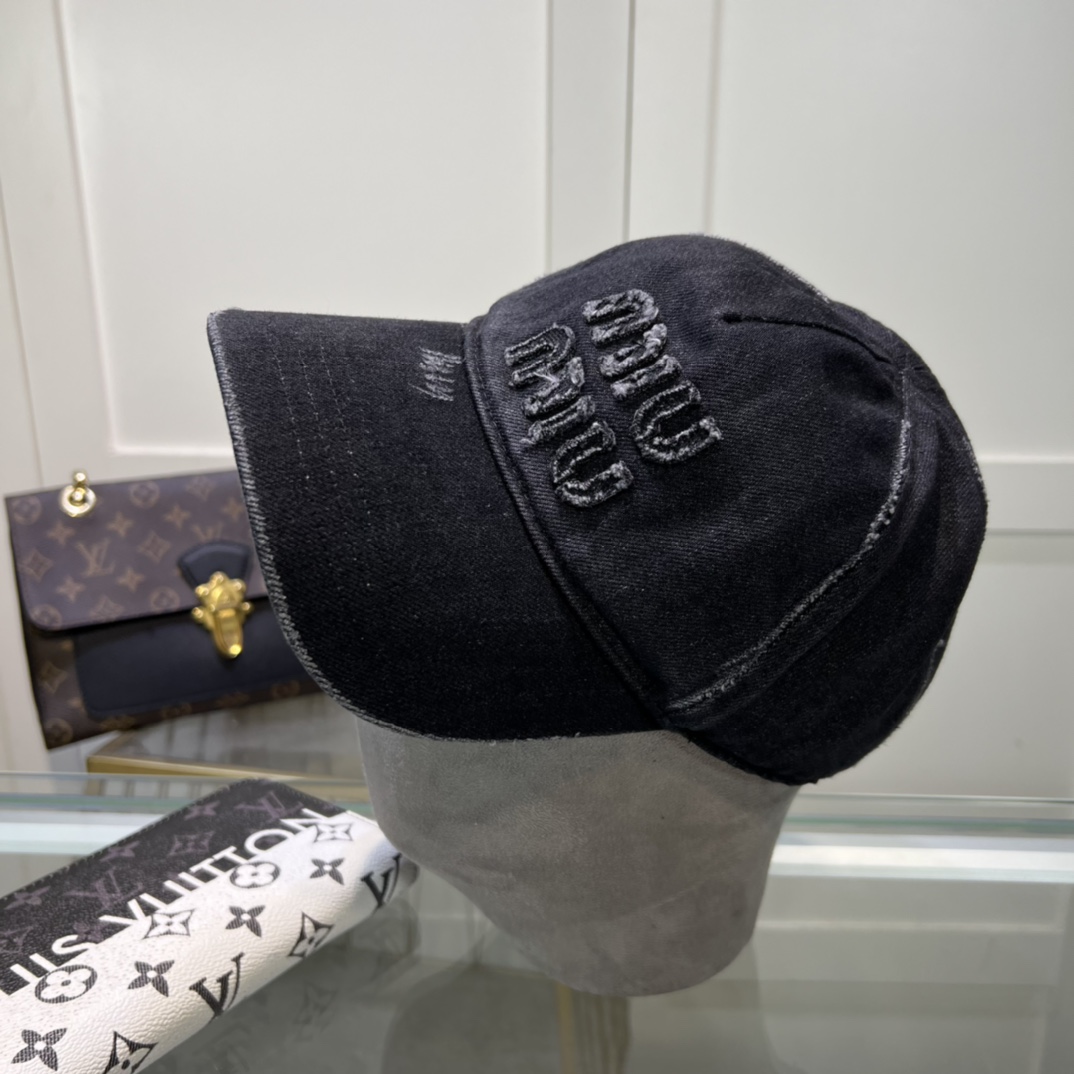 Miu Miu Baseball Cap - everydesigner