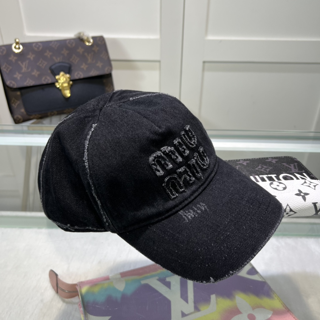 Miu Miu Baseball Cap - everydesigner