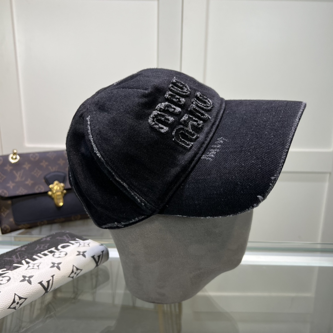 Miu Miu Baseball Cap - everydesigner