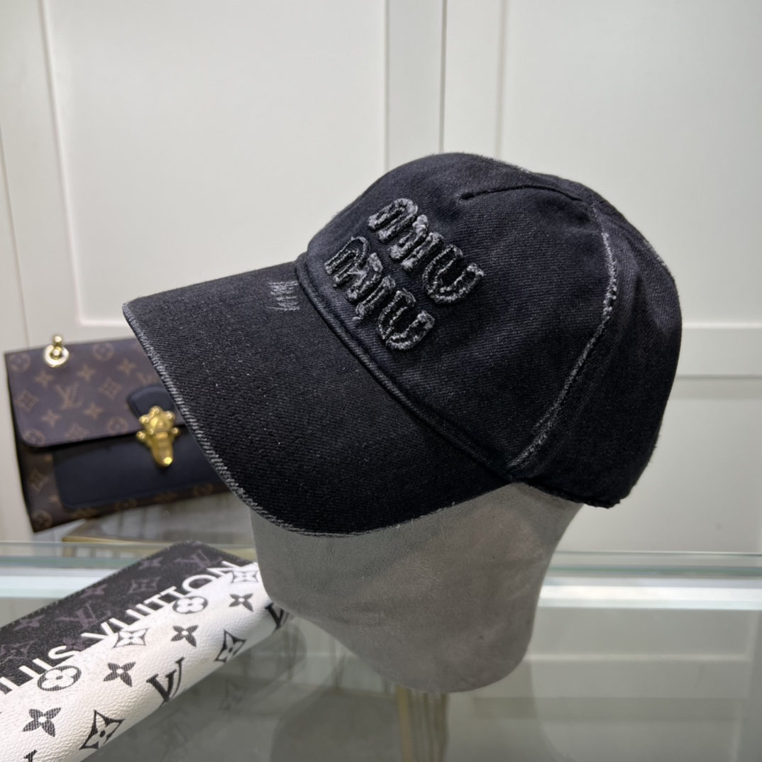 Miu Miu Baseball Cap - everydesigner