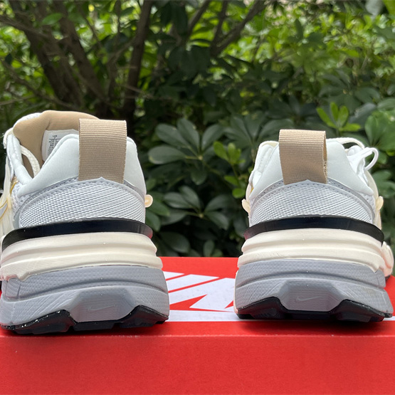 Nike V2K Sneaker    HJ7245-100 - everydesigner