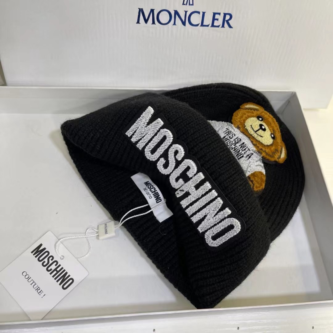 Moschino Beanie  - everydesigner