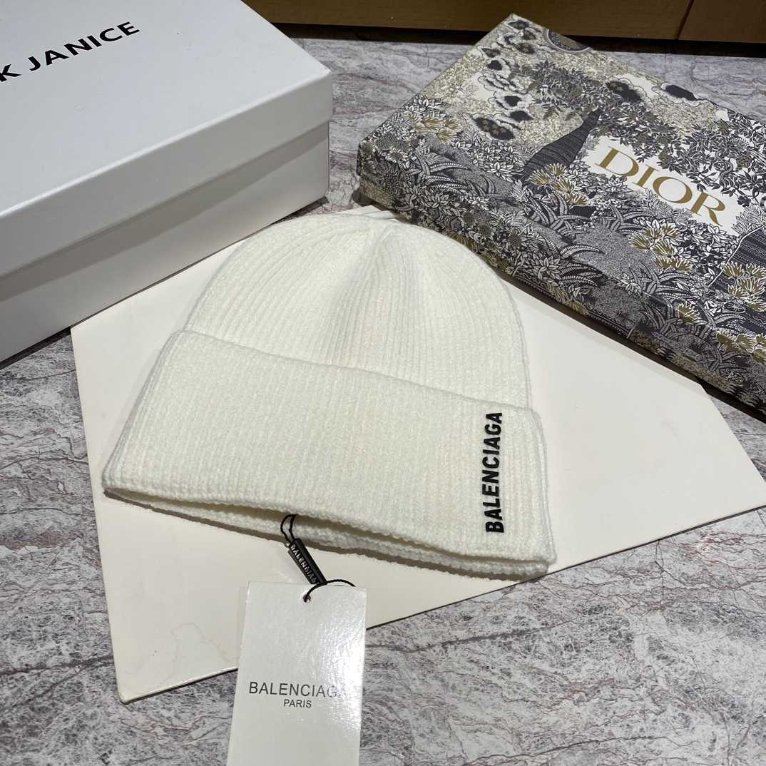 Balenciag Beanie  - everydesigner