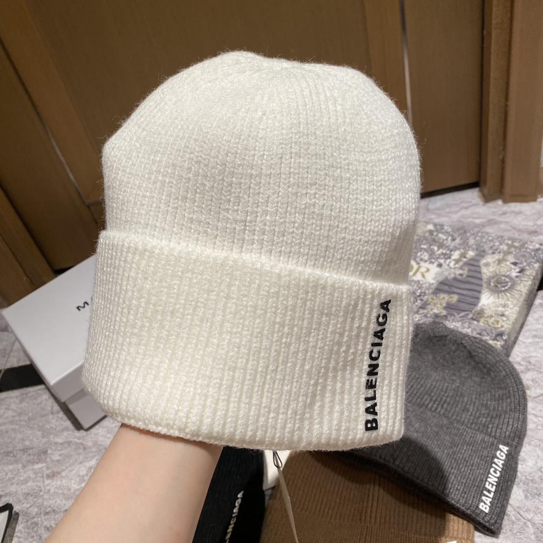 Balenciag Beanie  - everydesigner