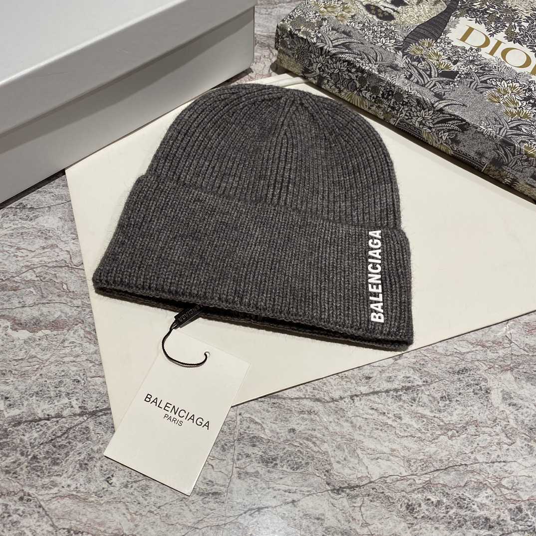 Balenciag Beanie  - everydesigner