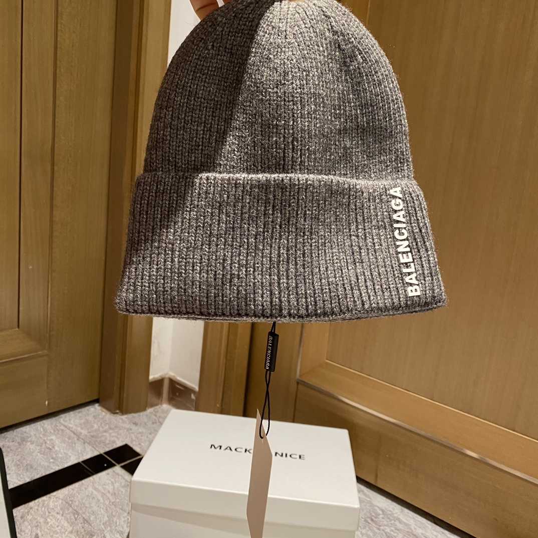 Balenciag Beanie  - everydesigner