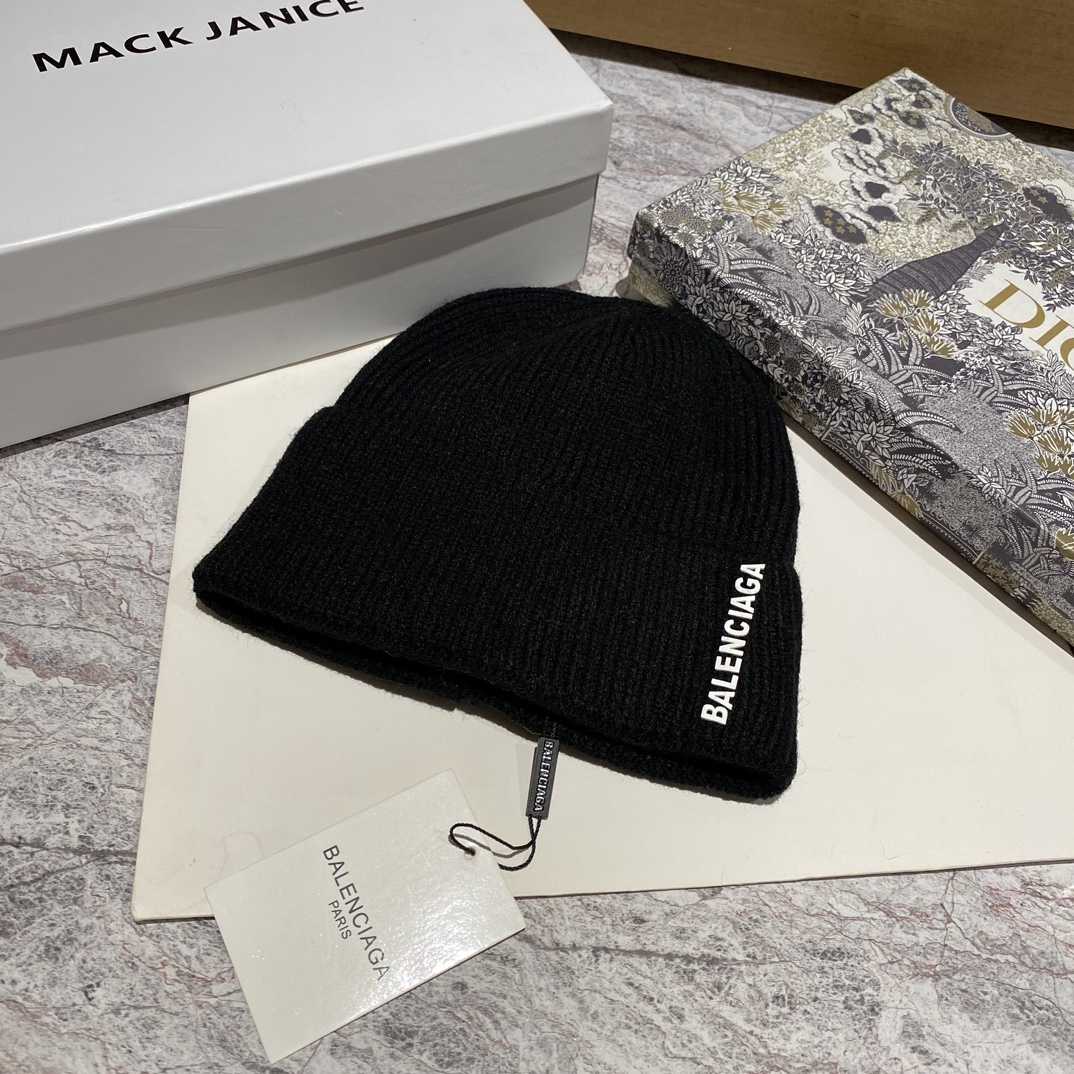 Balenciag Beanie  - everydesigner