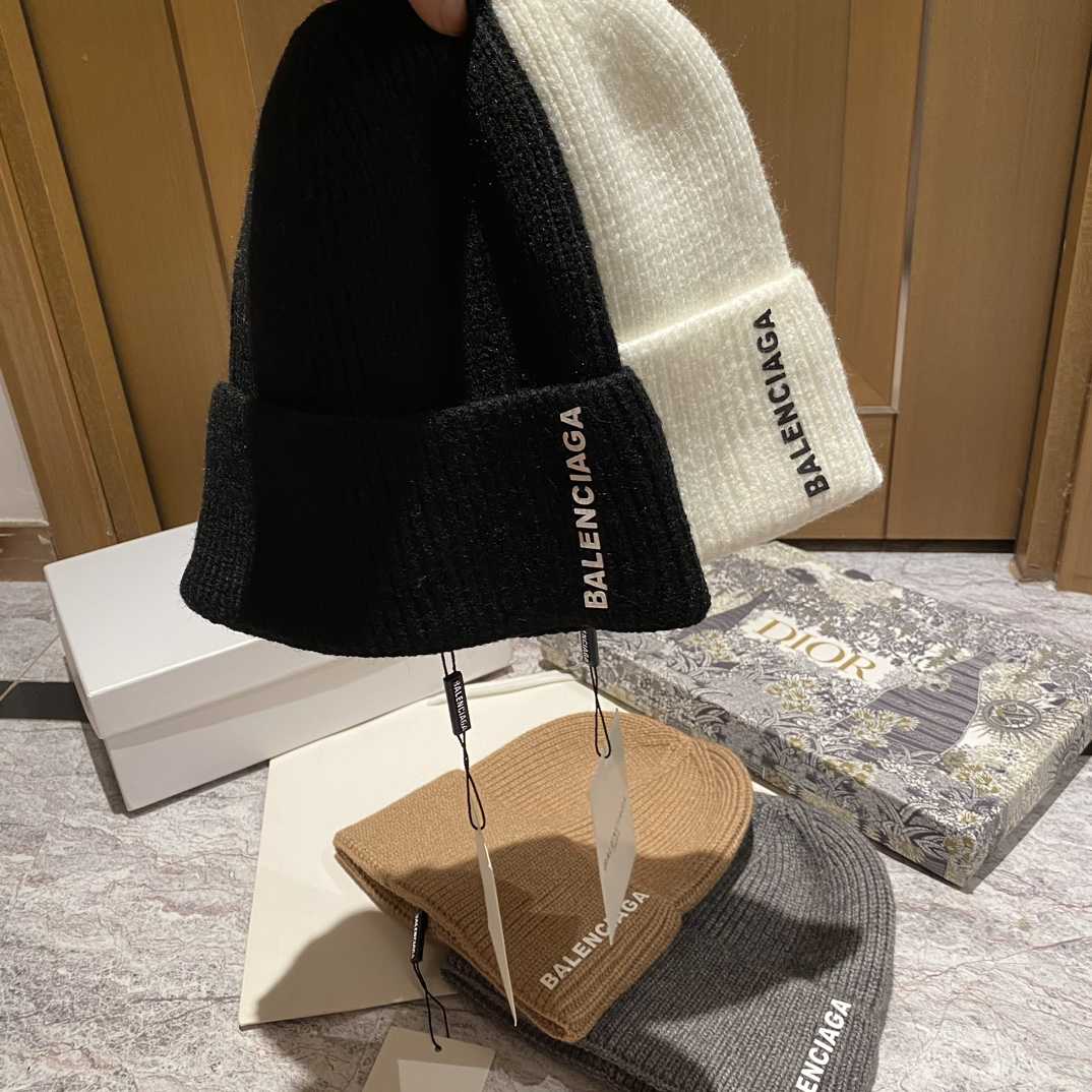 Balenciag Beanie  - everydesigner